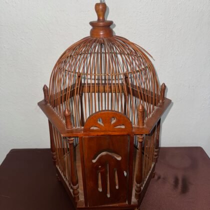 Jaula de madera para canarios